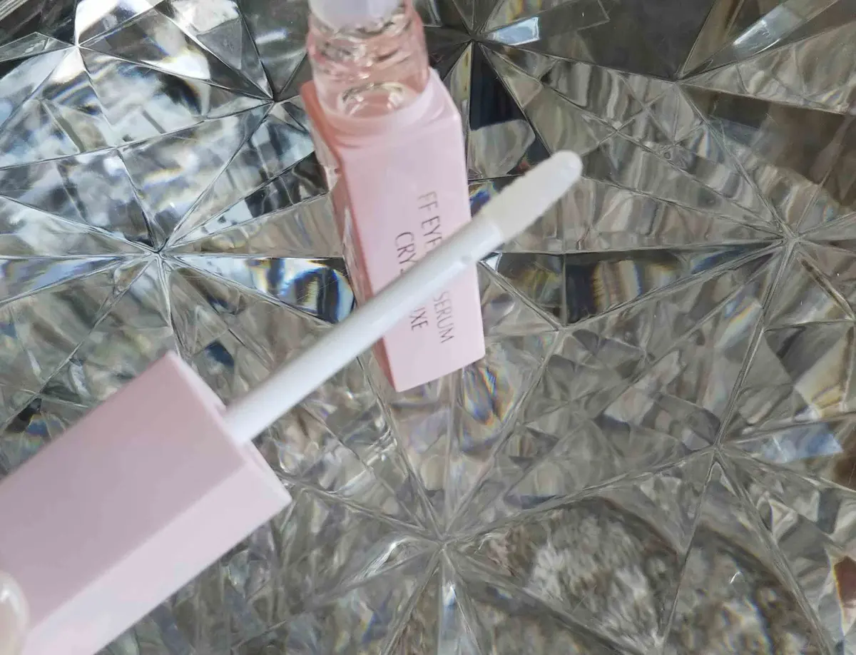 FELICE TOWAKO COSME　FFアイラッシュセラム　クリスタリュクス