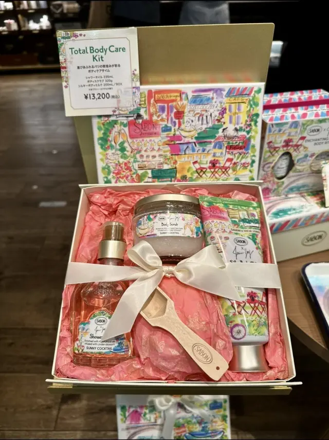 夏のパリをイメージしたおしゃれなギフトボの画像_2