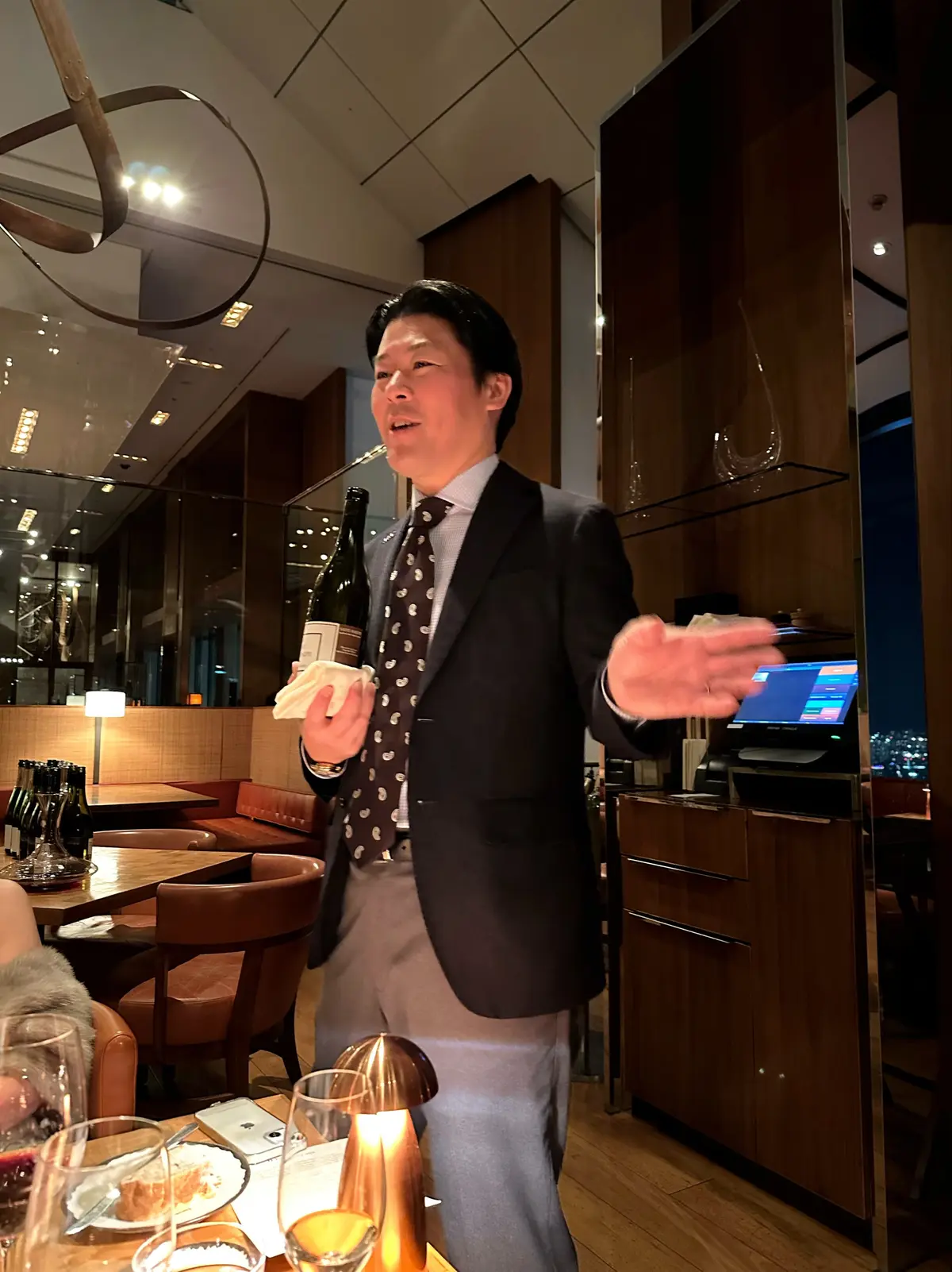 お着物を着てアンダーズ東京ホテルのワインの画像_12