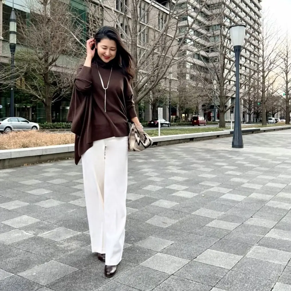 白パンツコーディネートで丸の内ランチへ♪の画像_1