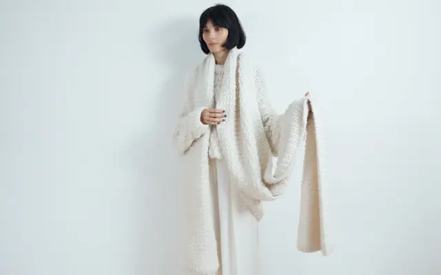 ザ･ロウのローゲージニットストール「ぐるり巻き」