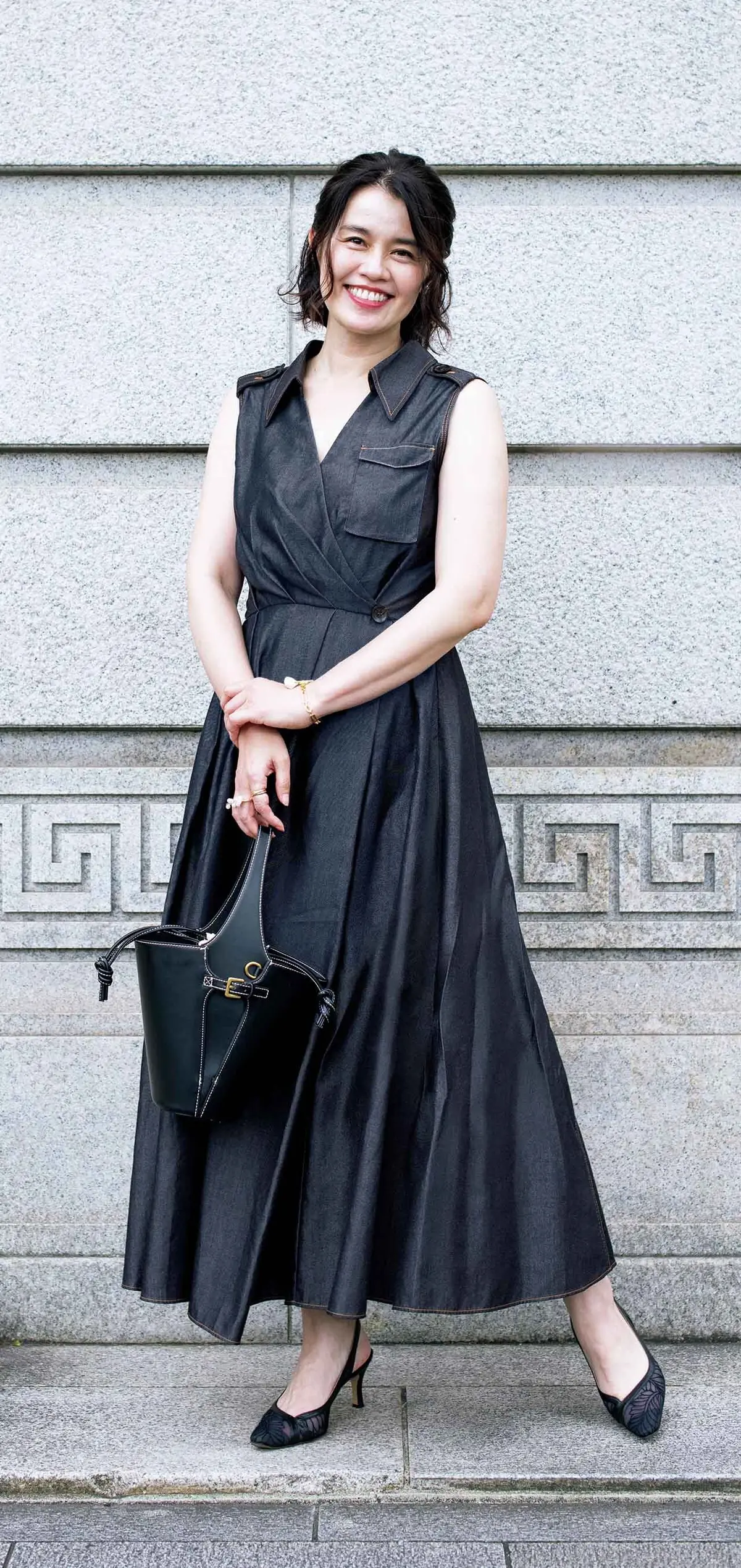 トレンチ調ワンピースで 洗練ドレスアップ