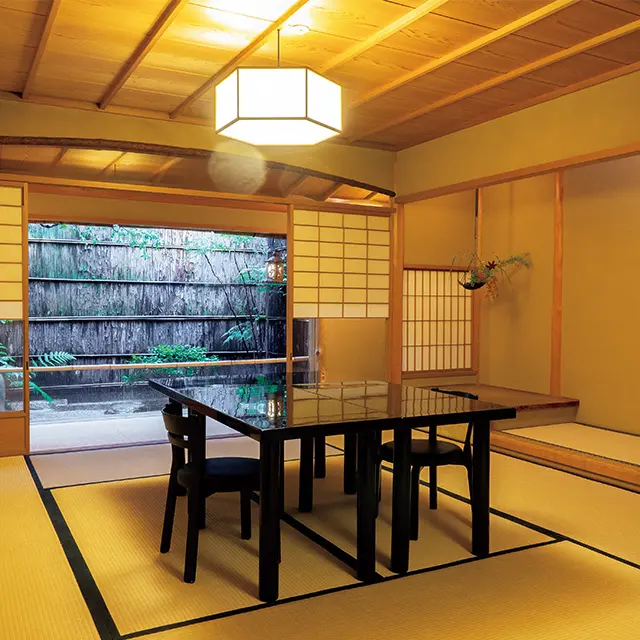 座敷は部屋をつなげて広間としても使え、