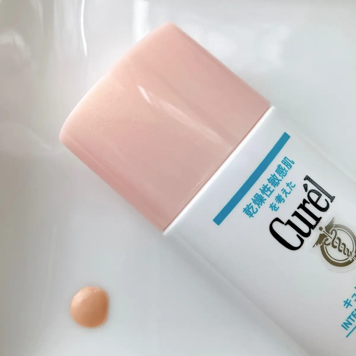 キュレル　色づくベースミルク　湯あがりピンク　とテクスチャー