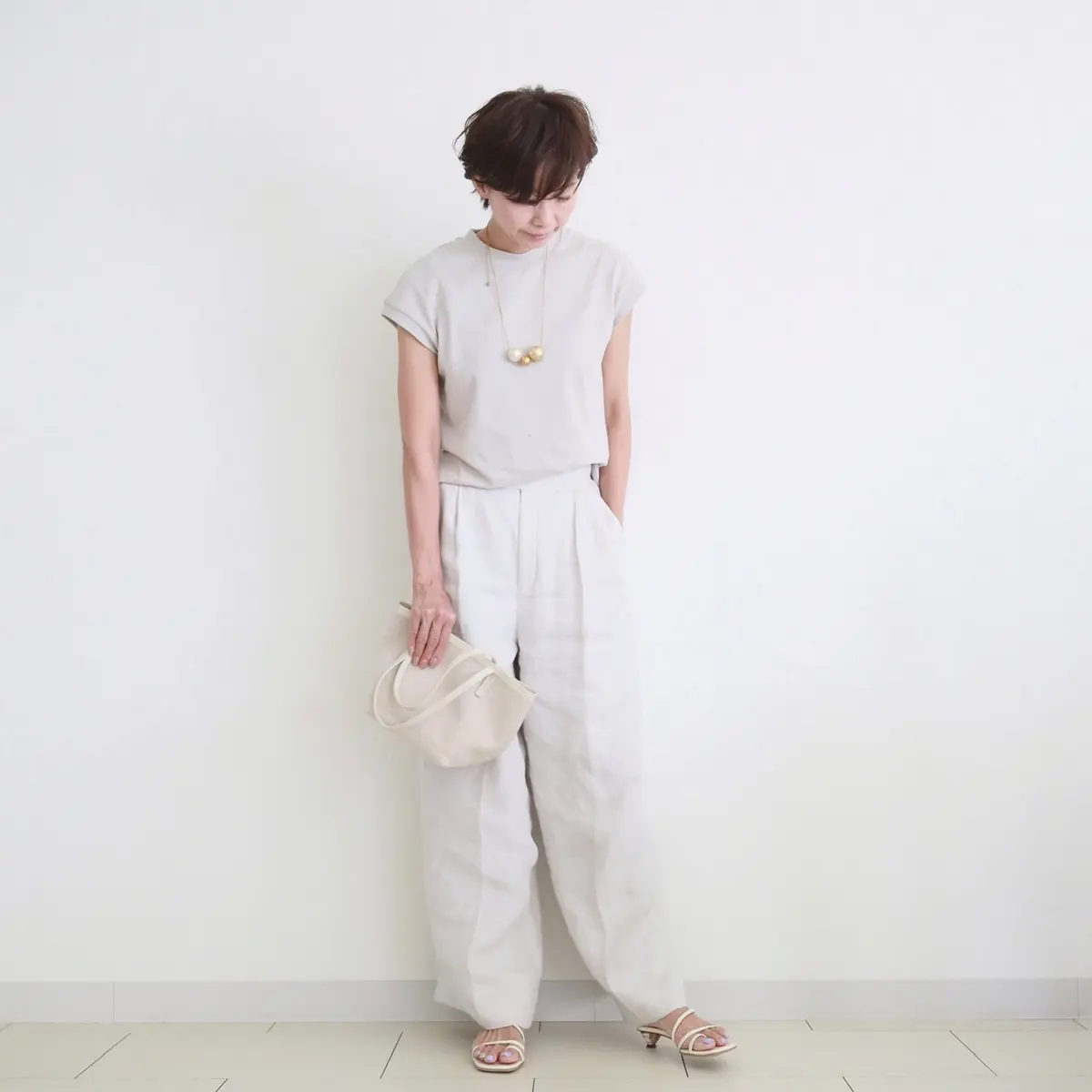 無印のトップスでワントーンコーデの画像_2