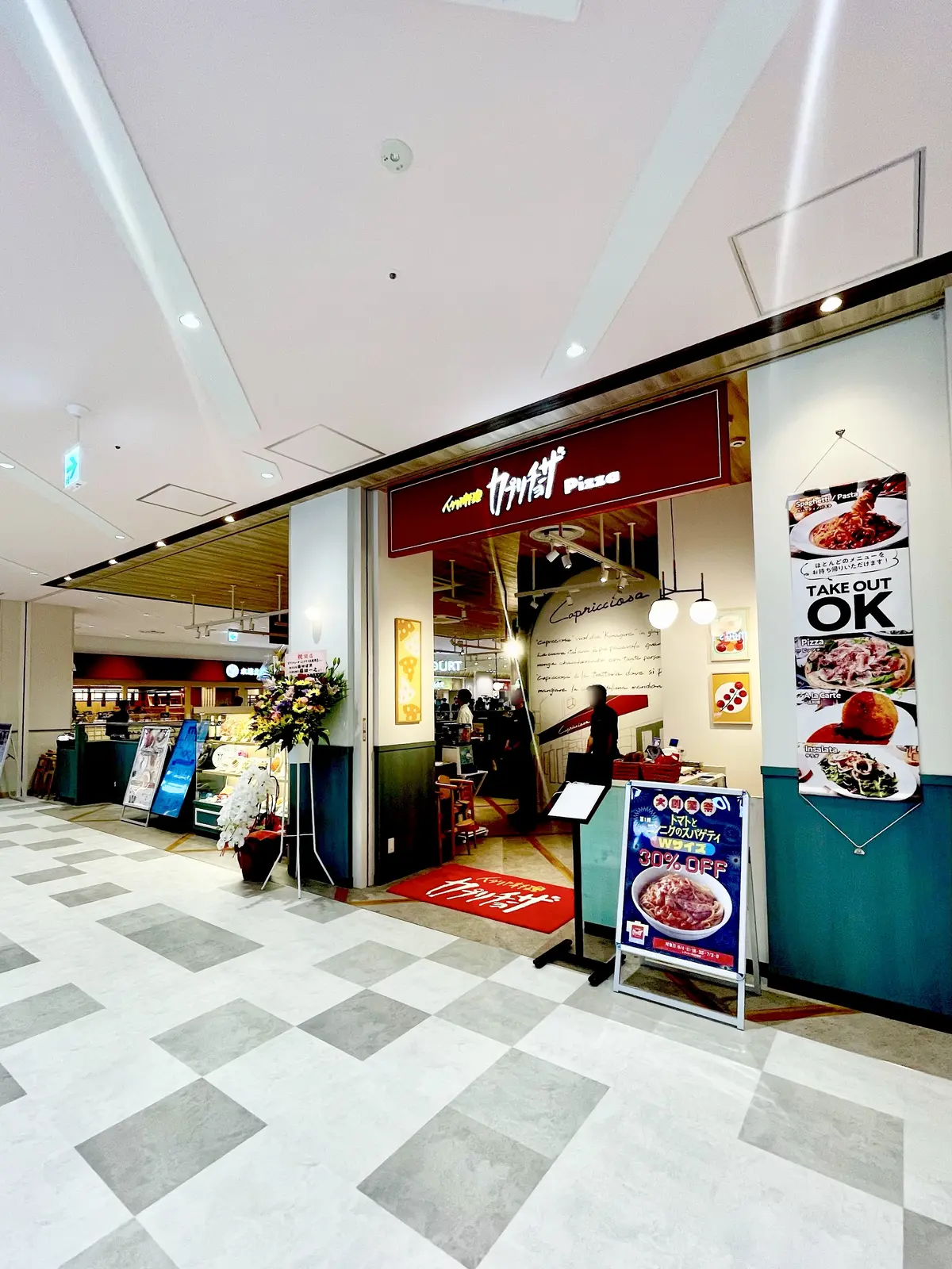 白、ワンピース、白ワンピース、かごバッグ、SHEIN、 Fang  Fa、三井ショッピングパーク、ららテラス北綾瀬、ショッピングモール、商業施設、フードコート、本格的、カプリチョーザ、イタリアン、ピザ、パスタ、入り口、