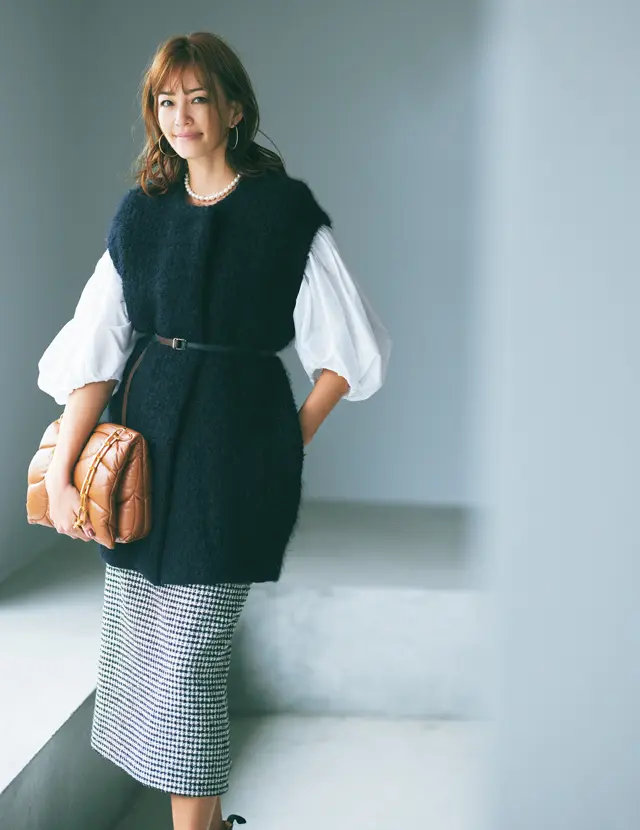 ジレからボリューム袖をのぞかせる 旬度の高い着こなしに挑戦