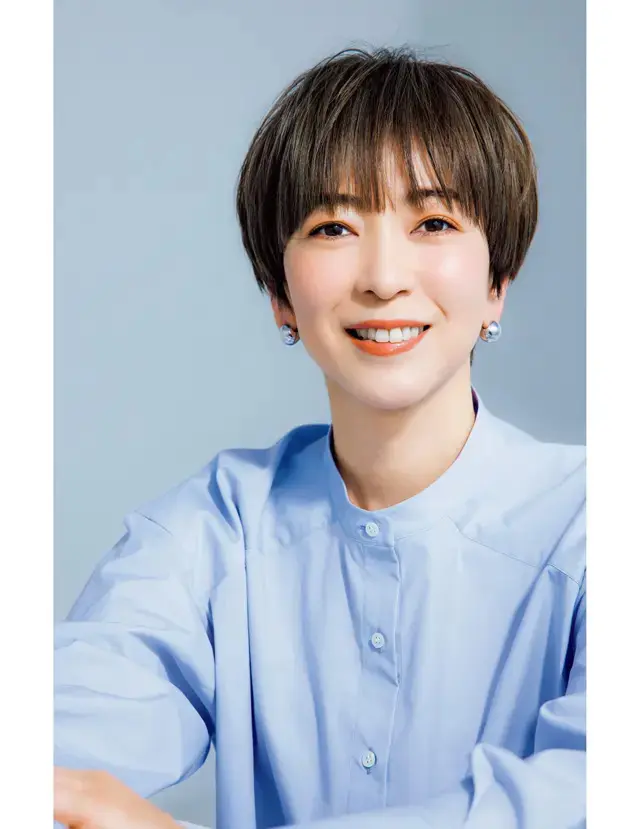 気になる根元白髪が目立ちにくいアッシュ系カラーのショートヘア【50代髪型・ヘアスタイル】