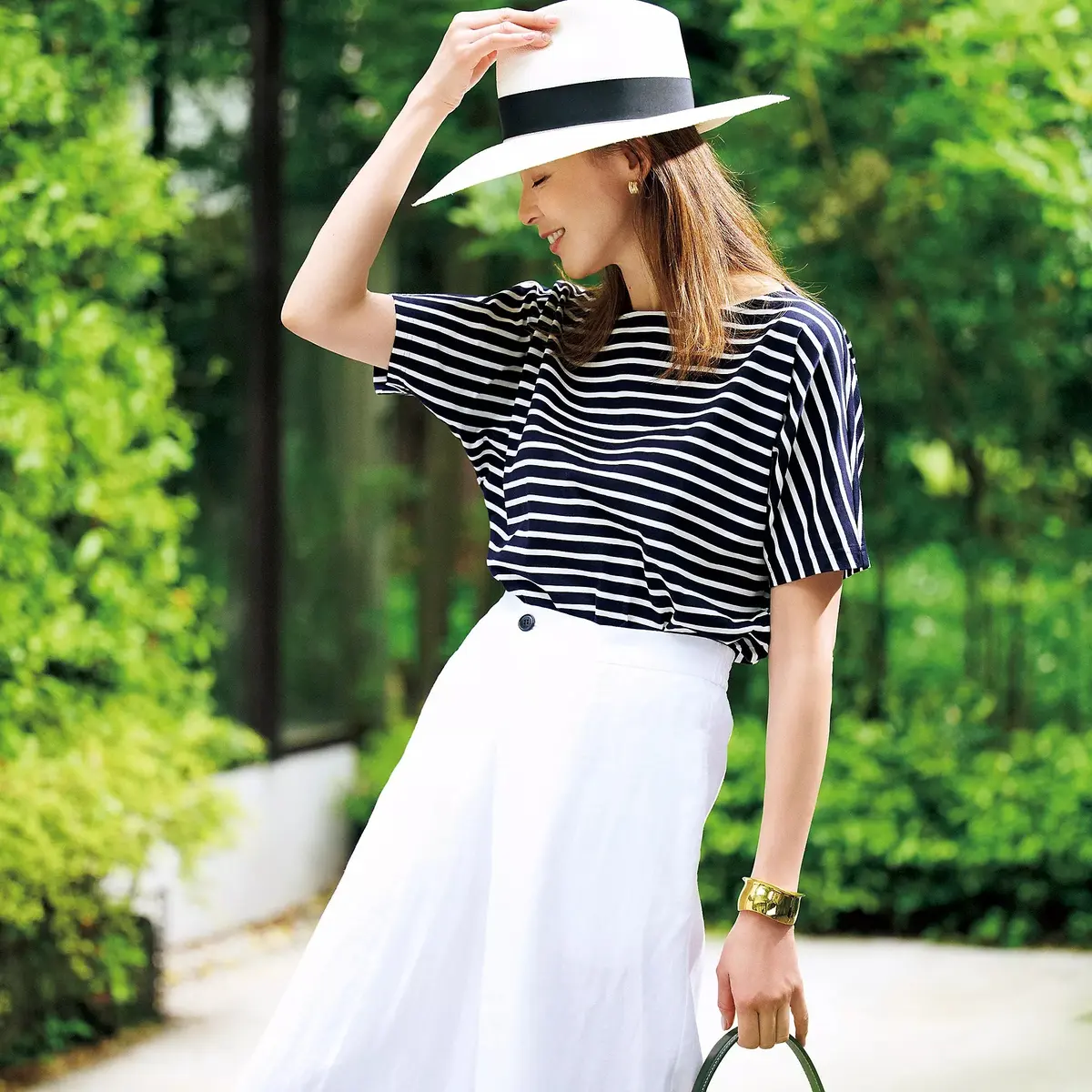 涼しさと華やかさ、開放感に満ちた服さえあの画像_5