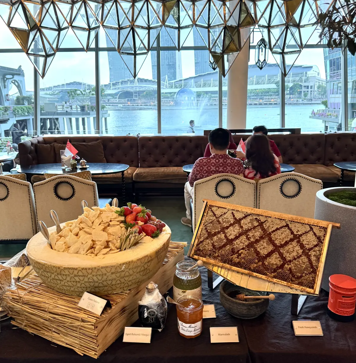 チーズとハチミツ