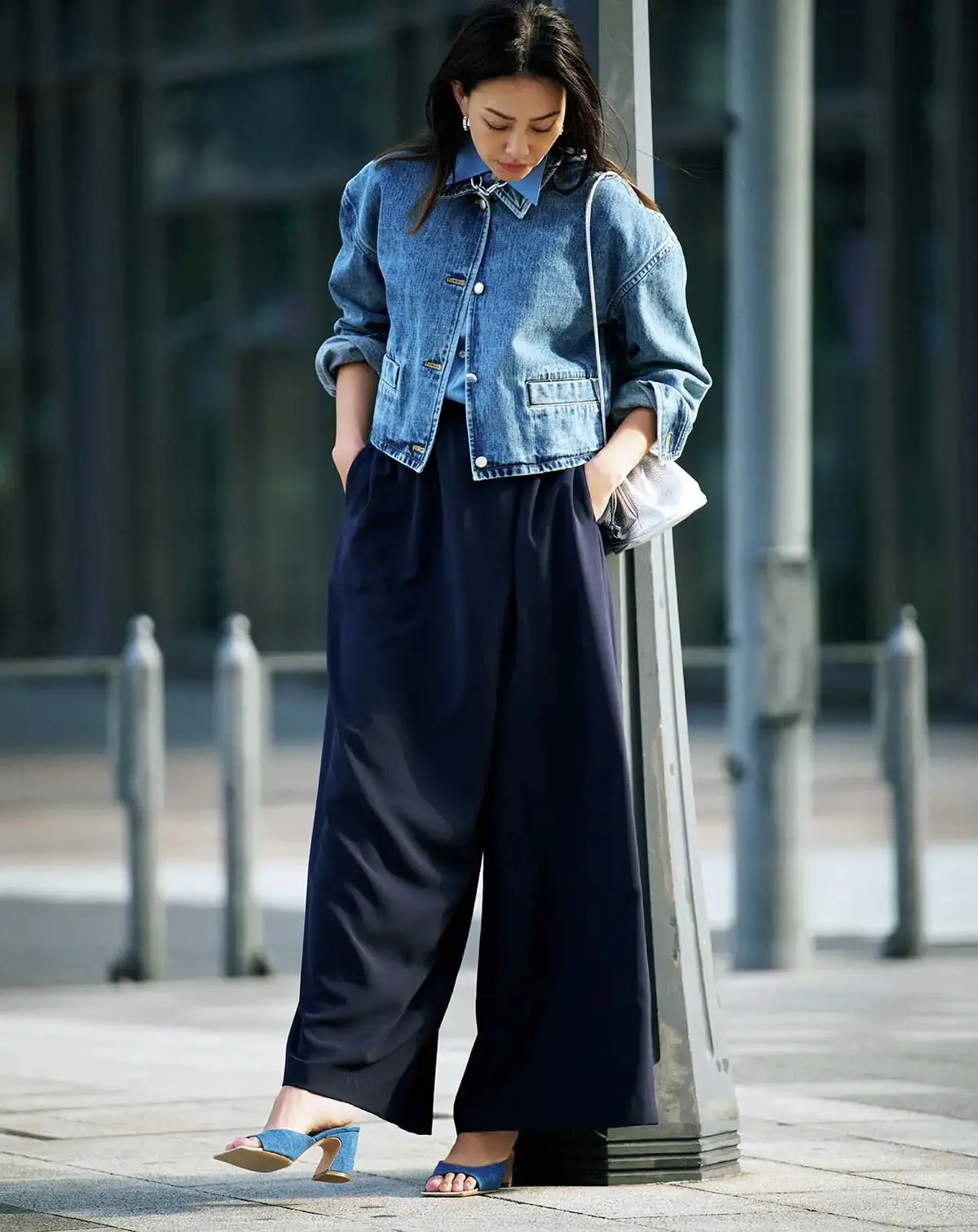 頼りになるのは、エレガンスと快活さが同居するスカート見えパンツ