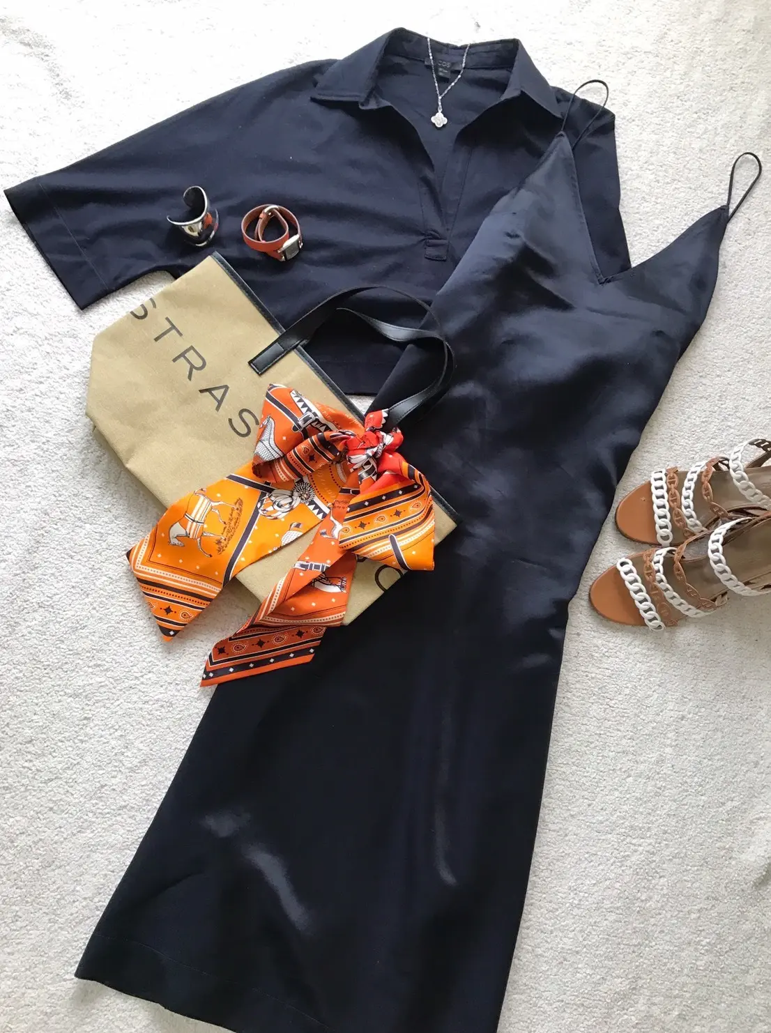 ネイビーのセットアップの画像_1