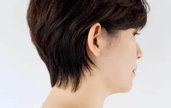 前髪の下ろし方がこなれて見える