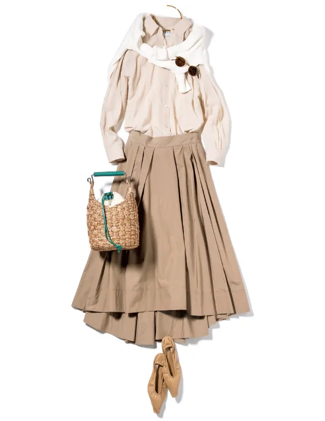 白のニットをプラス