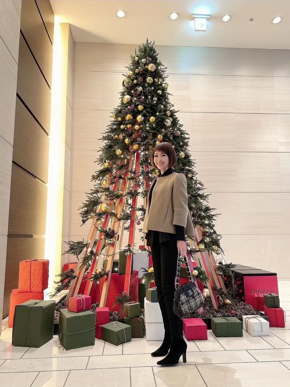 キャメル×ブラック綺麗目コーデの画像_1