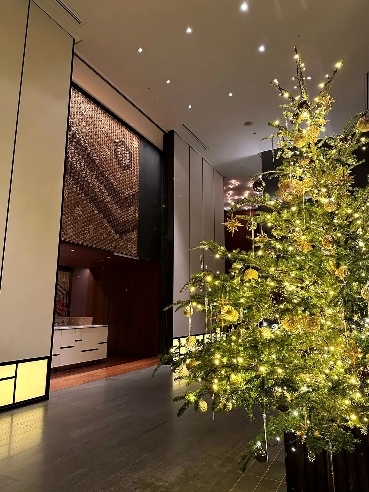 お着物を着てアンダーズ東京ホテルのワインの画像_1