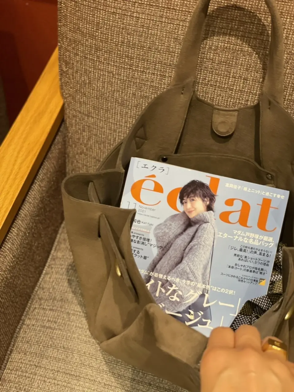 「ライトなグレー」と「濃いベージュ」コーの画像_3