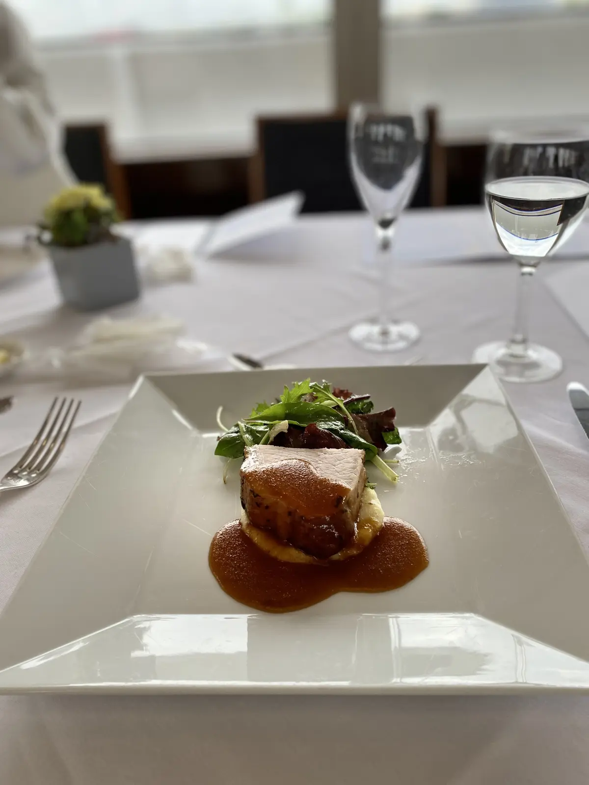 秋田県産　八幡平ポークの低温ロースト　香味野菜の和風ソース