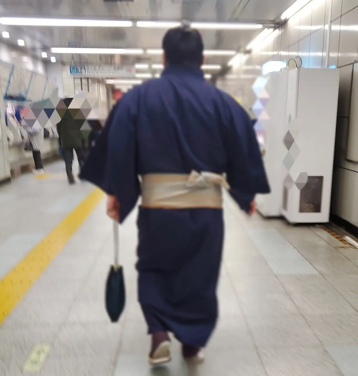 力士の方が近くにいると鬢付け油のいい香りですぐにわかりますね。