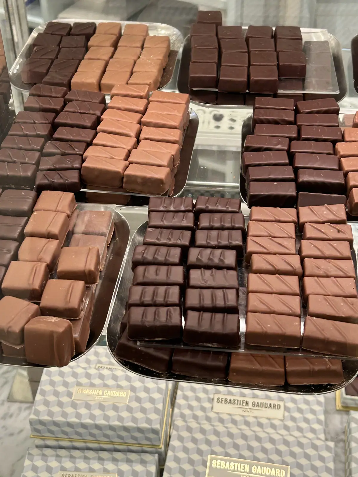 パリ　カフェ　SÉBASTIEN GAUDARD （セバスチャン・ゴダール）