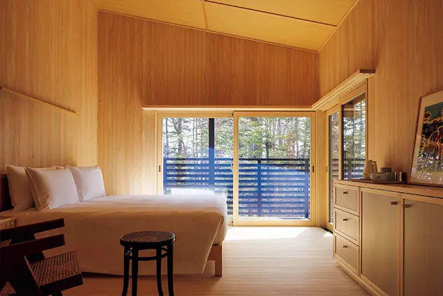 檜張りのいい香りに包ま れる、洋室のスーペリアルーム。全室に檜風呂を完備