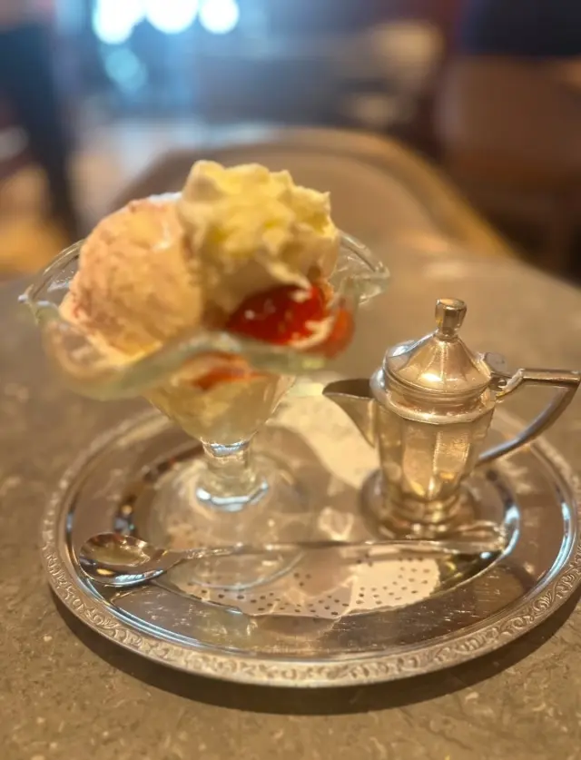 ネイビーのコートで新年初スイーツ。の画像_7