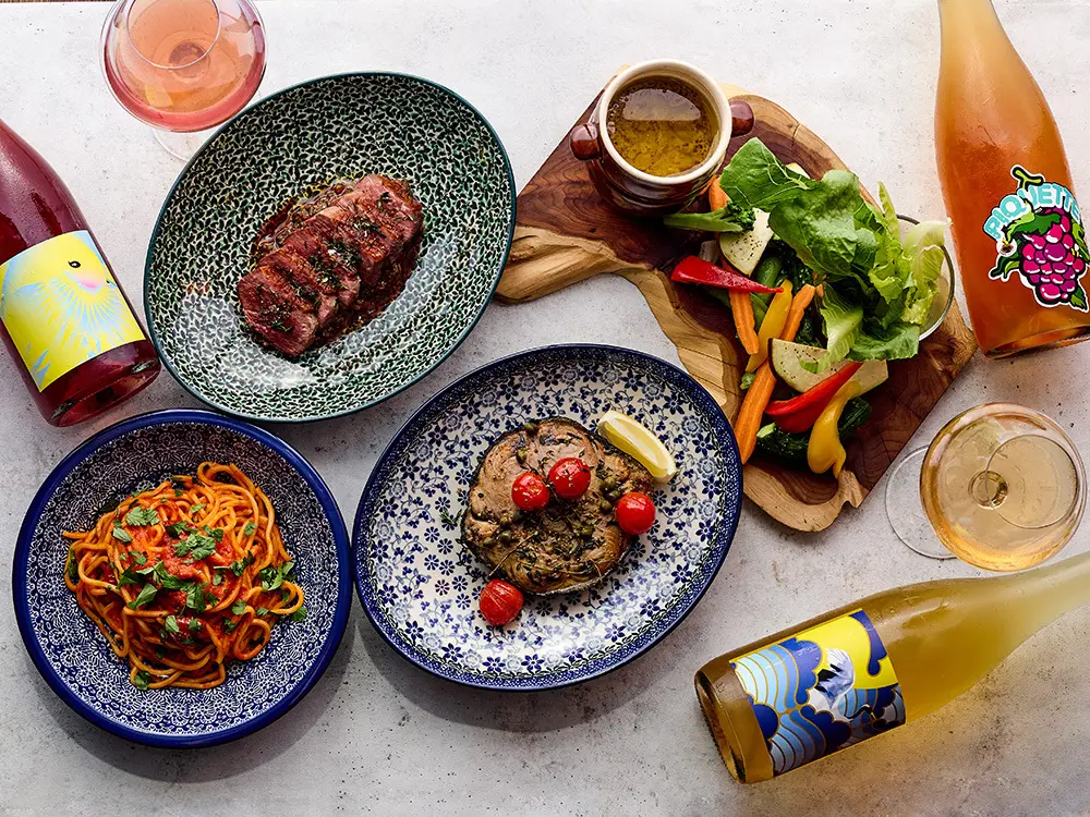 昼はパスタが中心、夜はアラカルトとコースを提供。シェフのおすすめコース￥6,000（写真はイメージ）。コースに付けられるフリーフロー￥2,750はコスパ抜群