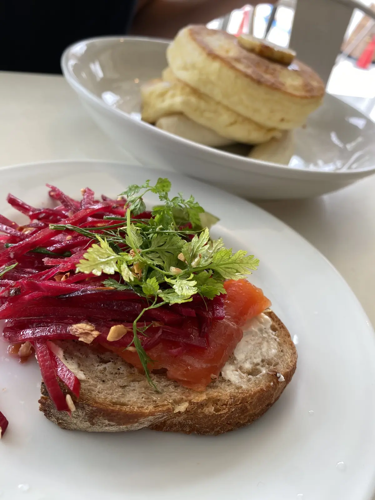 エクラ10月号付録のトートを持ってブランの画像_3