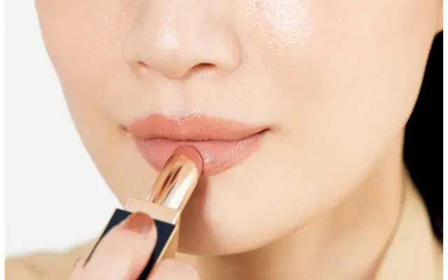 ブラシ＋直塗りでふっくらと