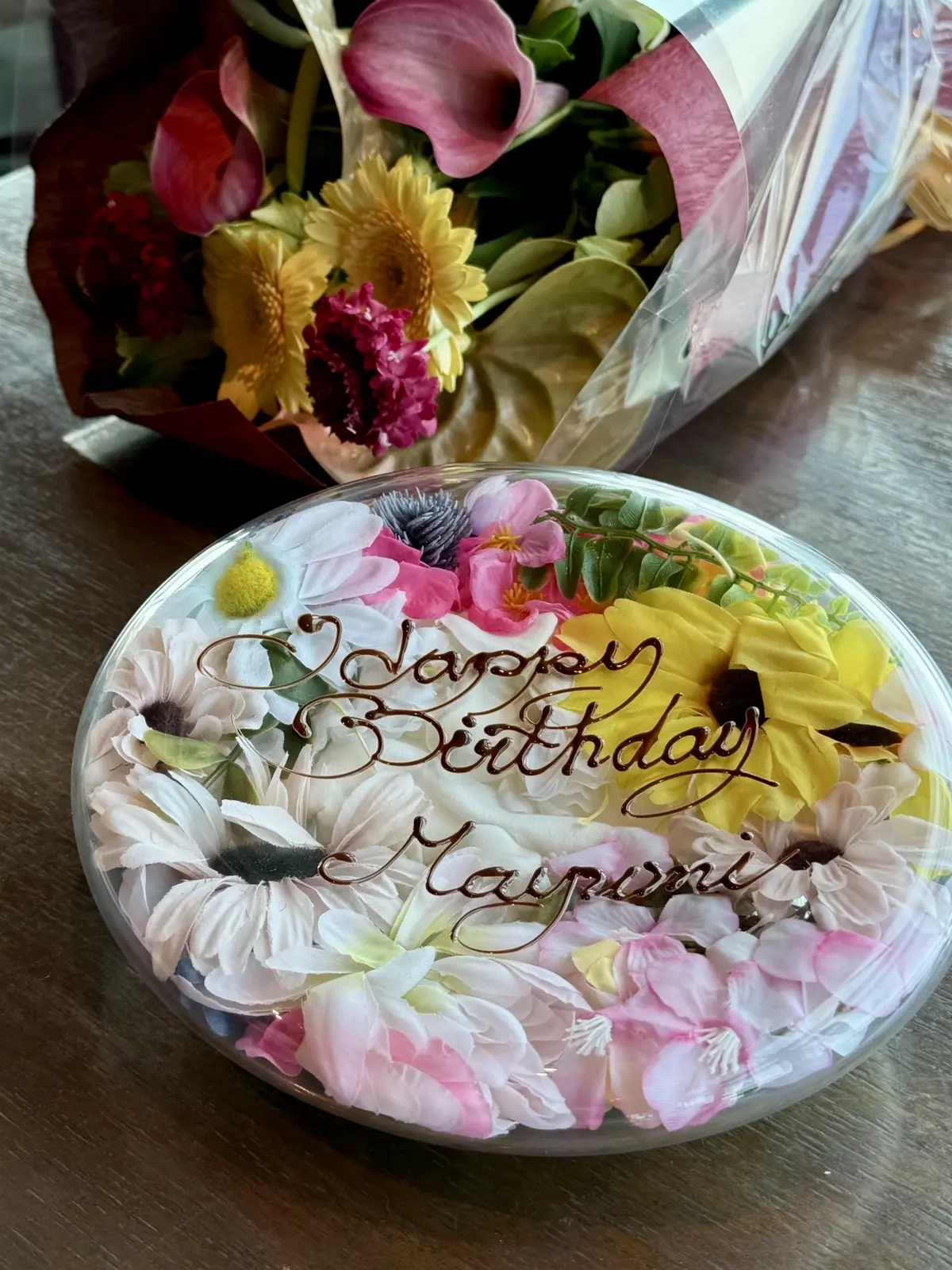 Prime42 steakhouse & sky barバースデープレート、花束