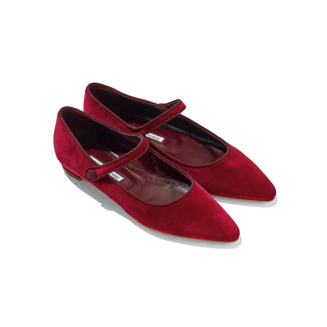 マノロ ブラニクのスエードメリージェーン「クログル」