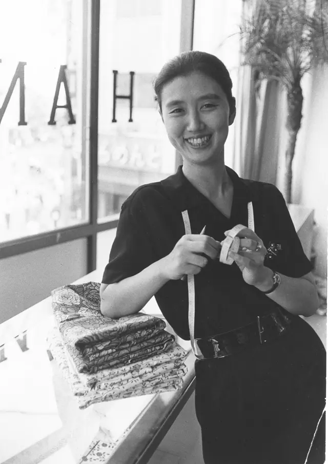 「ひよしや」創業　映画衣装デザインを数百本手がける