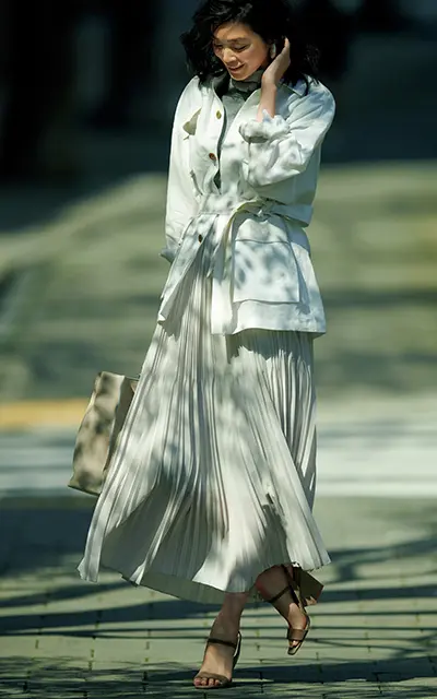 夏グレージュ　プリーツスカート