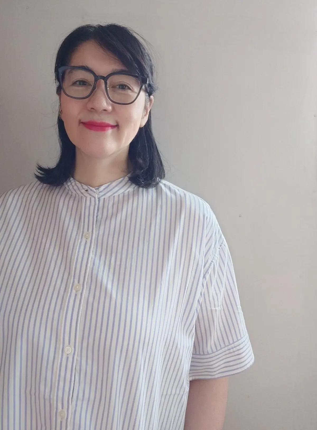 無印良品ワイドデニムとストライプシャツ上半身