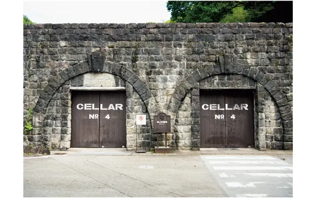 「第4貯蔵庫」外観。歴史を感じさせる