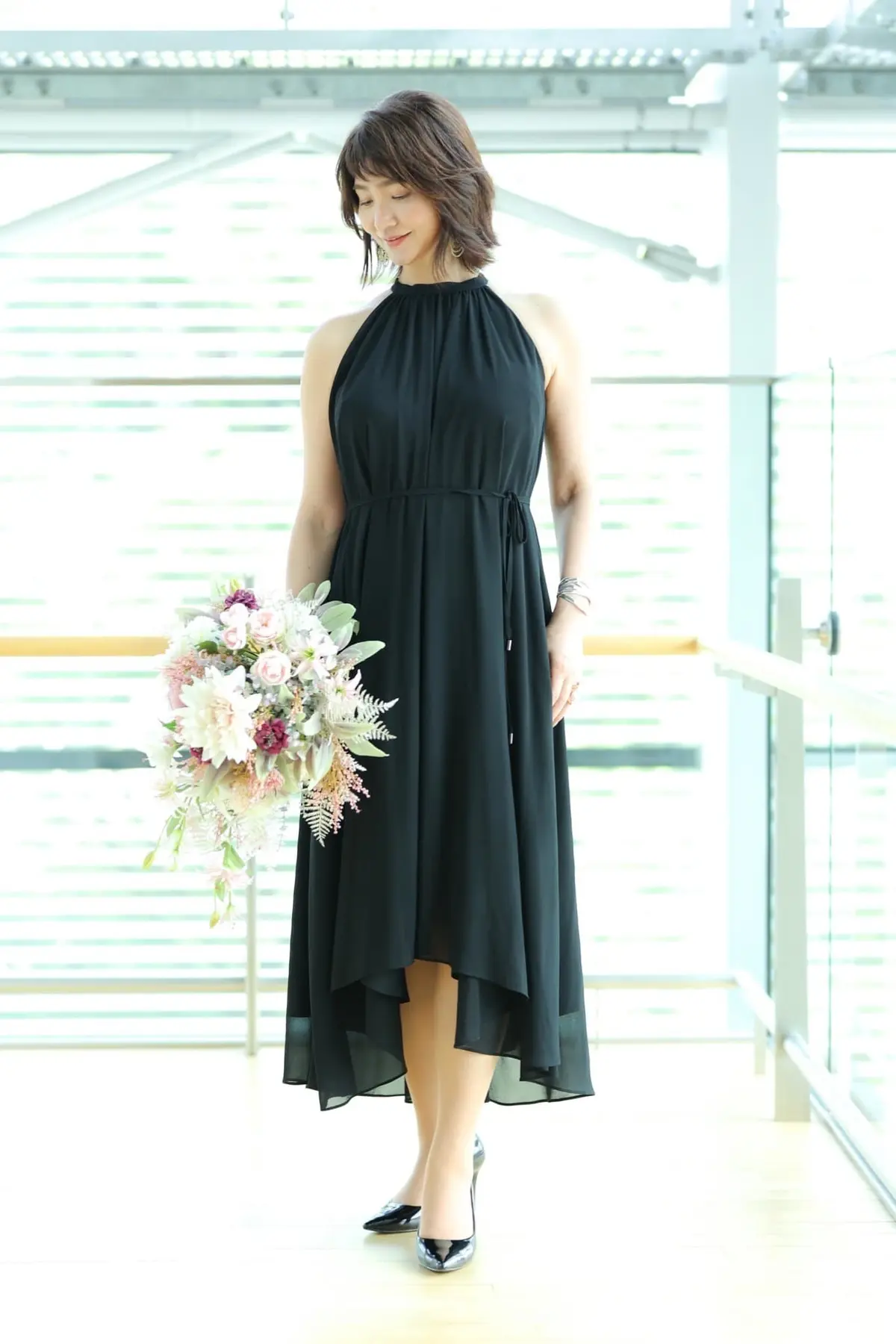 美術館に座っていたら…モデルポーズの指導の画像_2