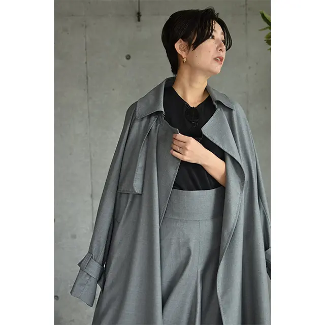 ドラマティックなフレアスカートで、夏のシックを堪能