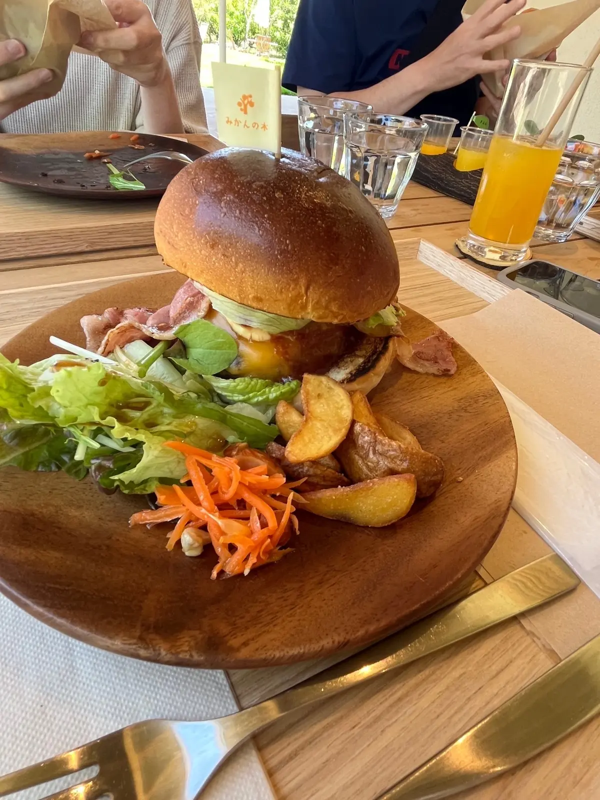 とってもボリューミーなプレート「BMLバーガー?」