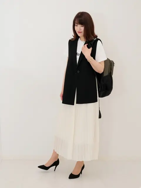 パンプスを履いたコーデにリュックを合わせてカジュアルな雰囲気にしました