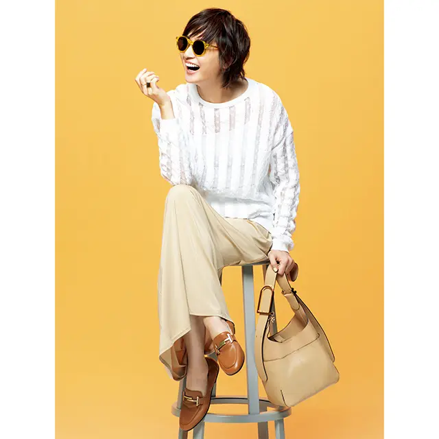 富岡佳子さんが履くコンフォートなローファー