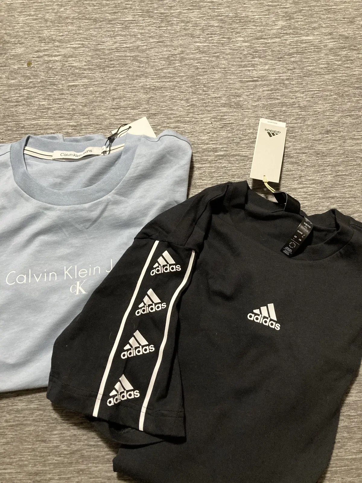 アディダス　Tシャツコーデ