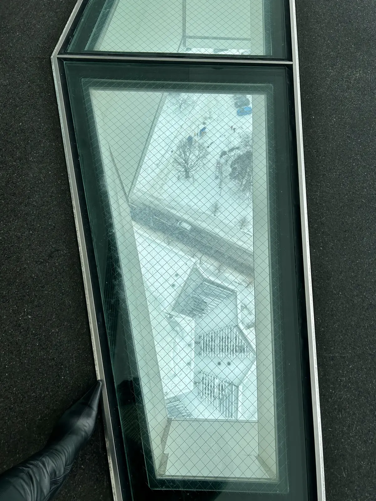 高い建物にありがちなシースルーガラス