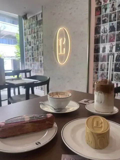 ムースロフィシェルとカフェラテ