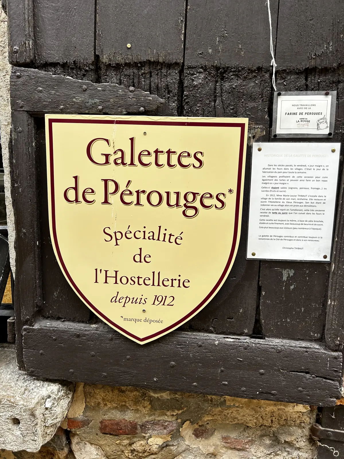 フランスの最も美しい村　　Pérouges (ペルージュ) 