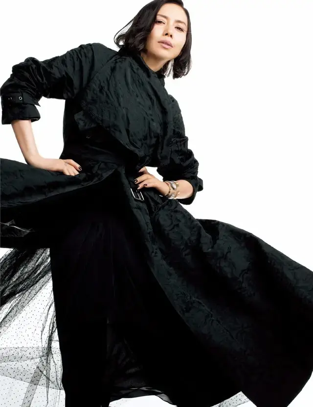 中谷美紀「ブラック×ジュエリー」で紡ぐ物語