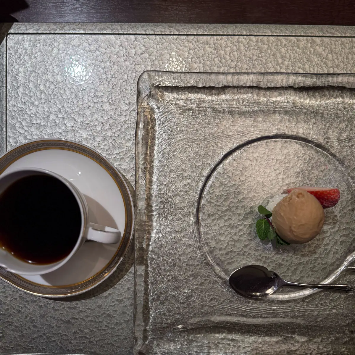 スカーフ×デニムスタイルで北鎌倉にある古の画像_3