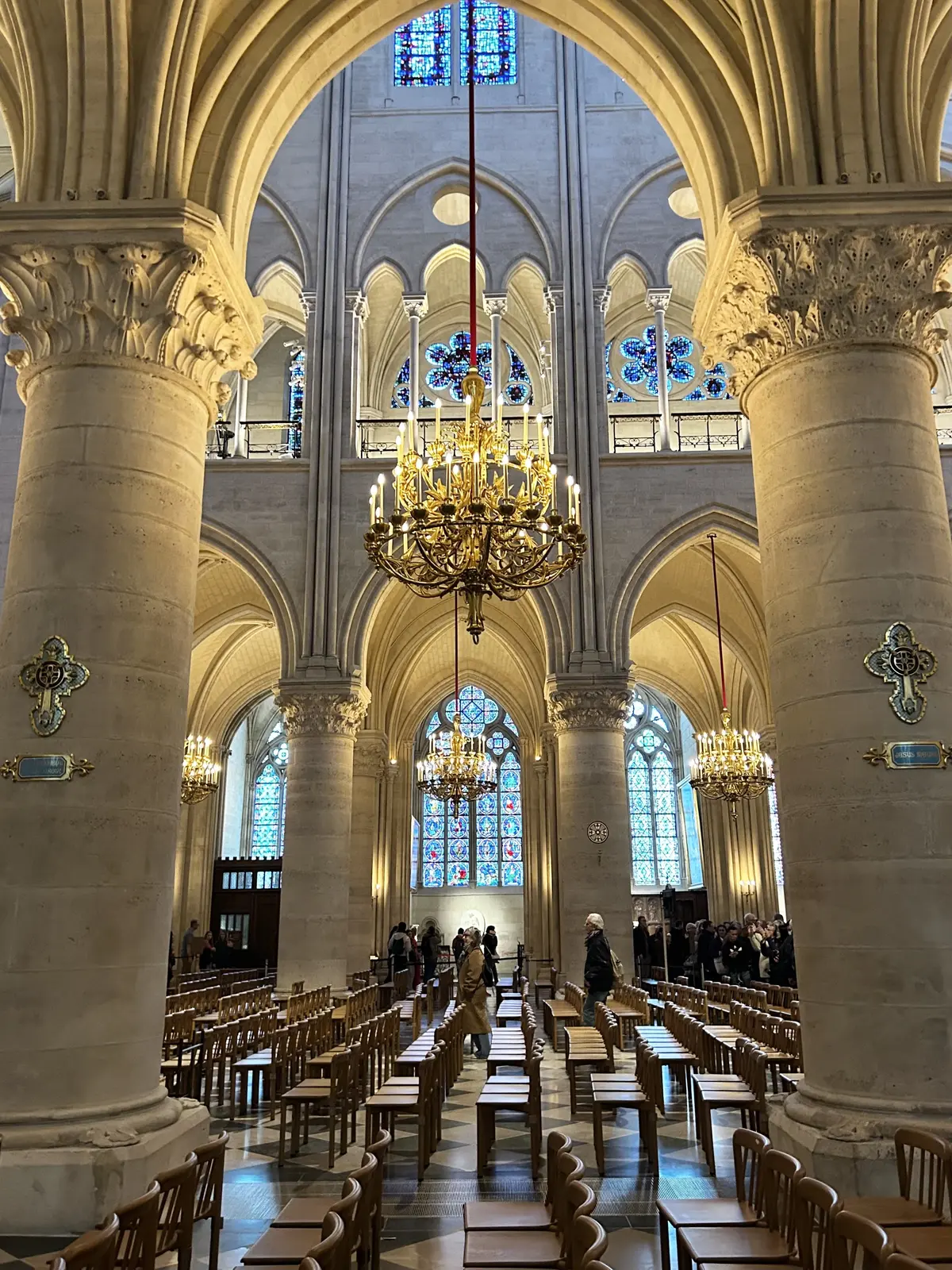 パリ　ノートルダム大聖堂　　　復活