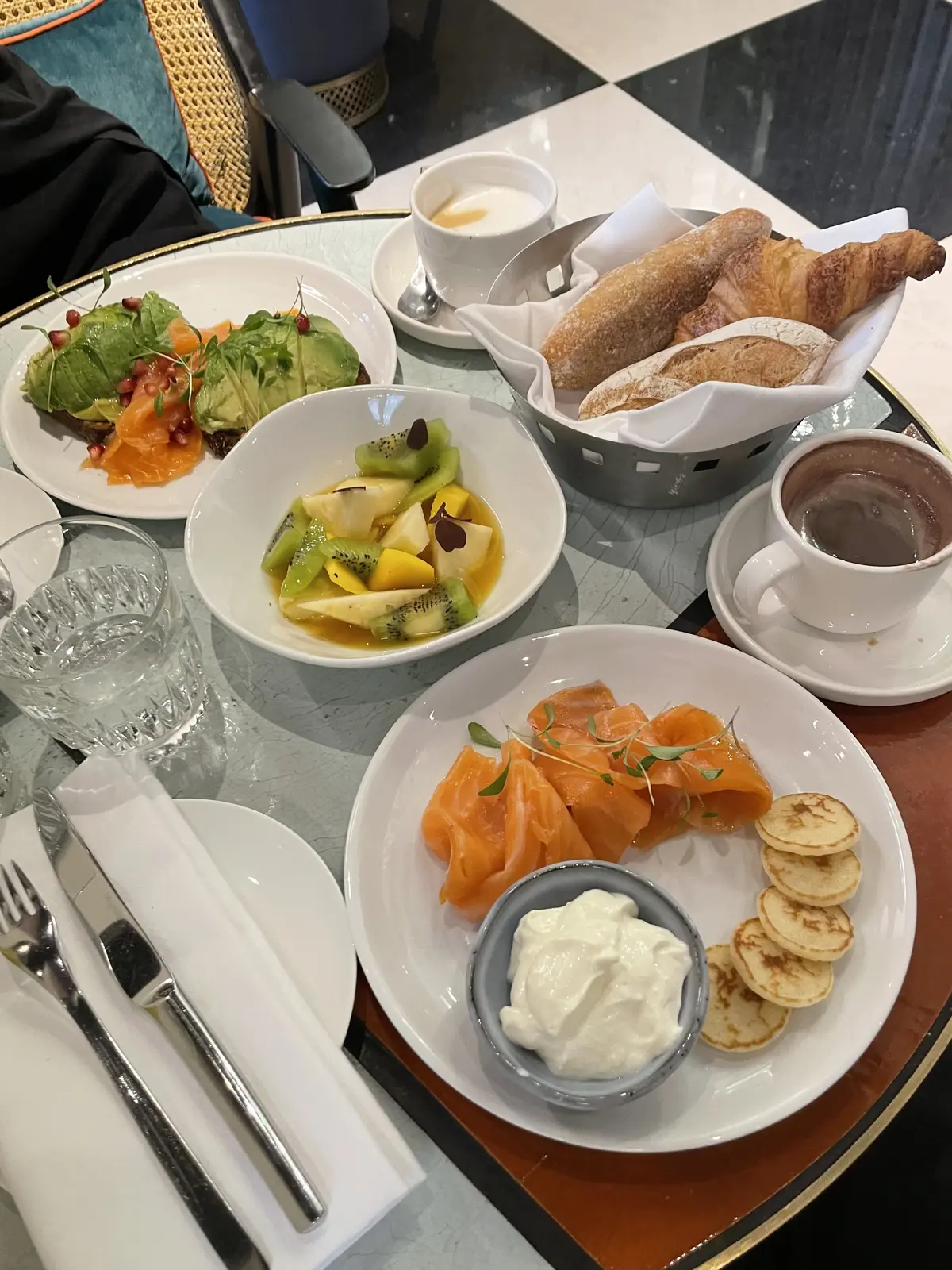 パリの朝食　おすすめ　カフェ