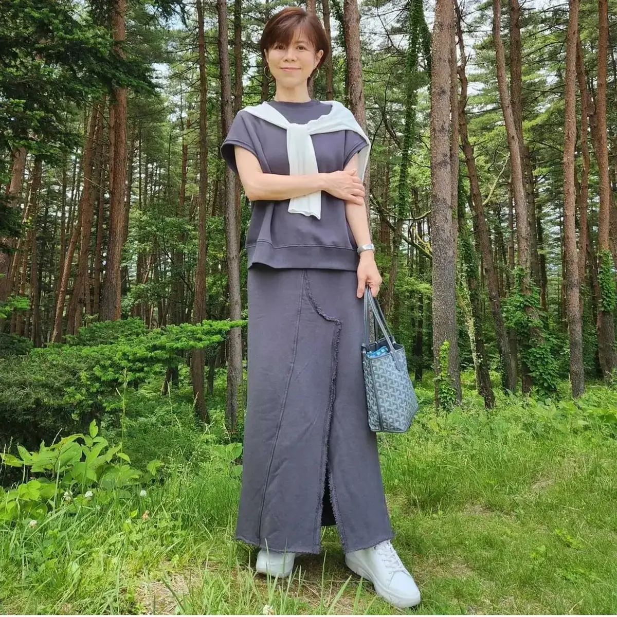 【50代の旅コーデ5選】風通しもばっちり＆涼やかな一着で快適な旅を！