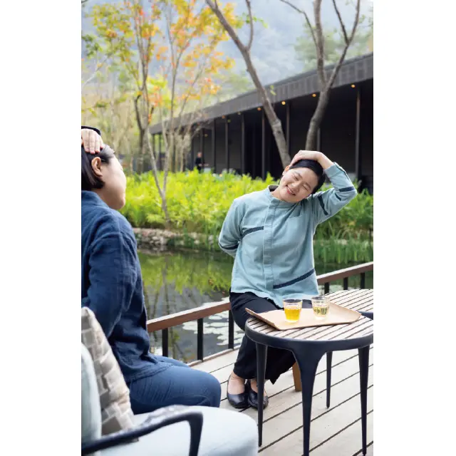 夕刻にはミニ講座やお茶のふるまいがある